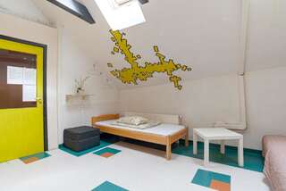 Хостелы Pogo Hostel Вильнюс Кровать в общем 6-местном номере для мужчин и женщин-5