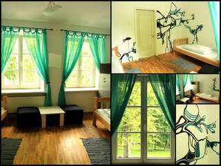 Хостелы Pogo Hostel Вильнюс Двухместный номер с 2 отдельными кроватями и общей ванной комнатой-6