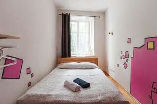 Хостелы Pogo Hostel Вильнюс Двухместный номер с 1 кроватью и общей ванной комнатой-8